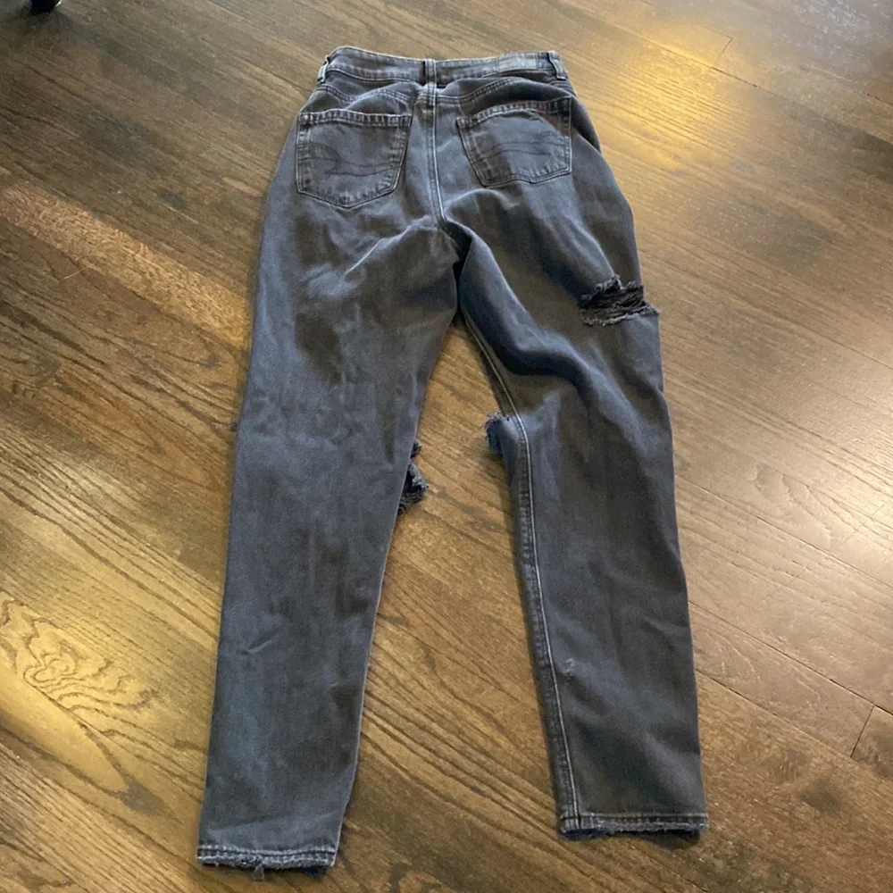 American Eagle Black Distressed Mom Jeans 00 EUC - Picture 12 of 12